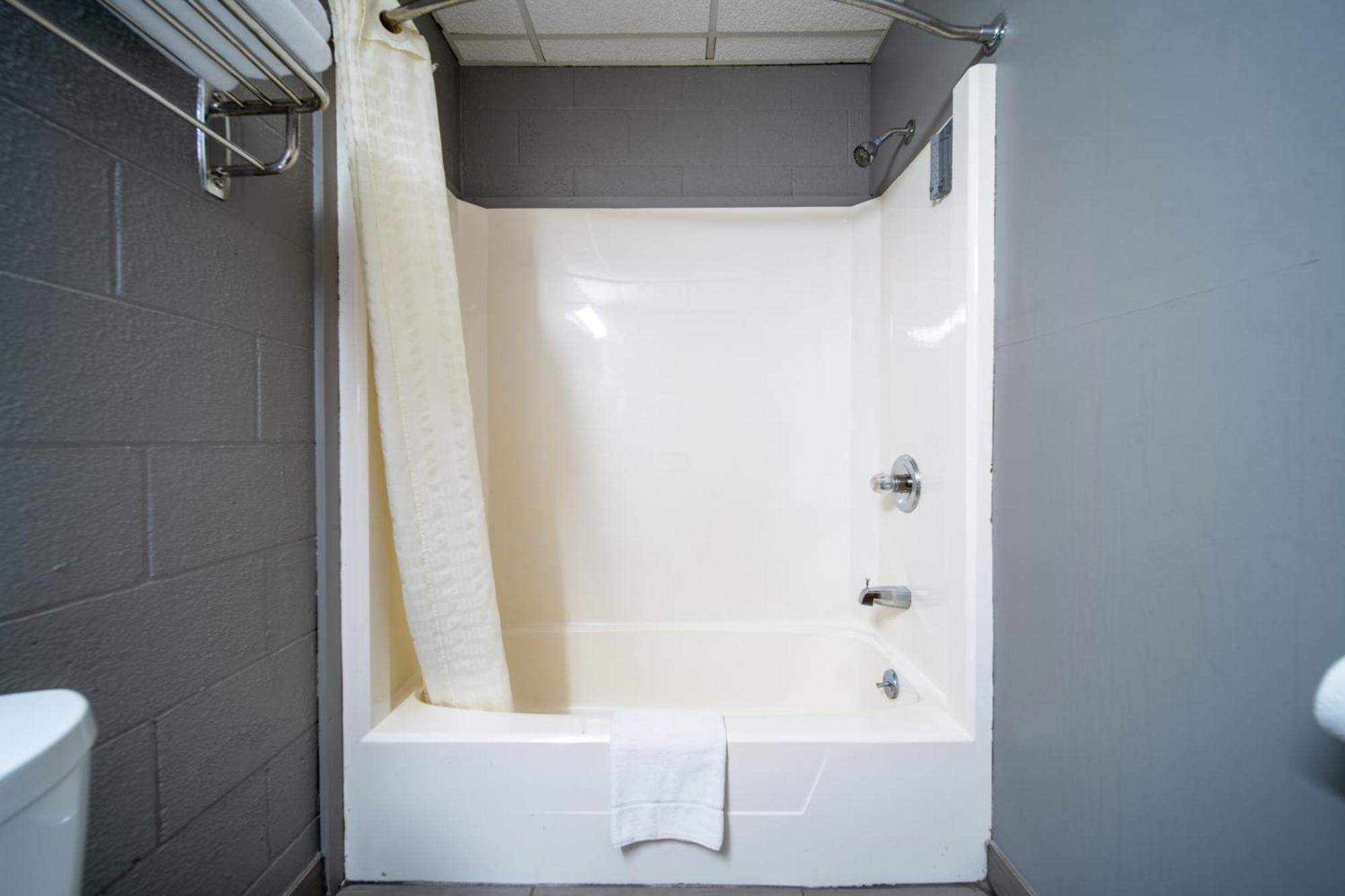 Sleep-Ees Inn, Saginaw & Frankenmuth 외부 사진