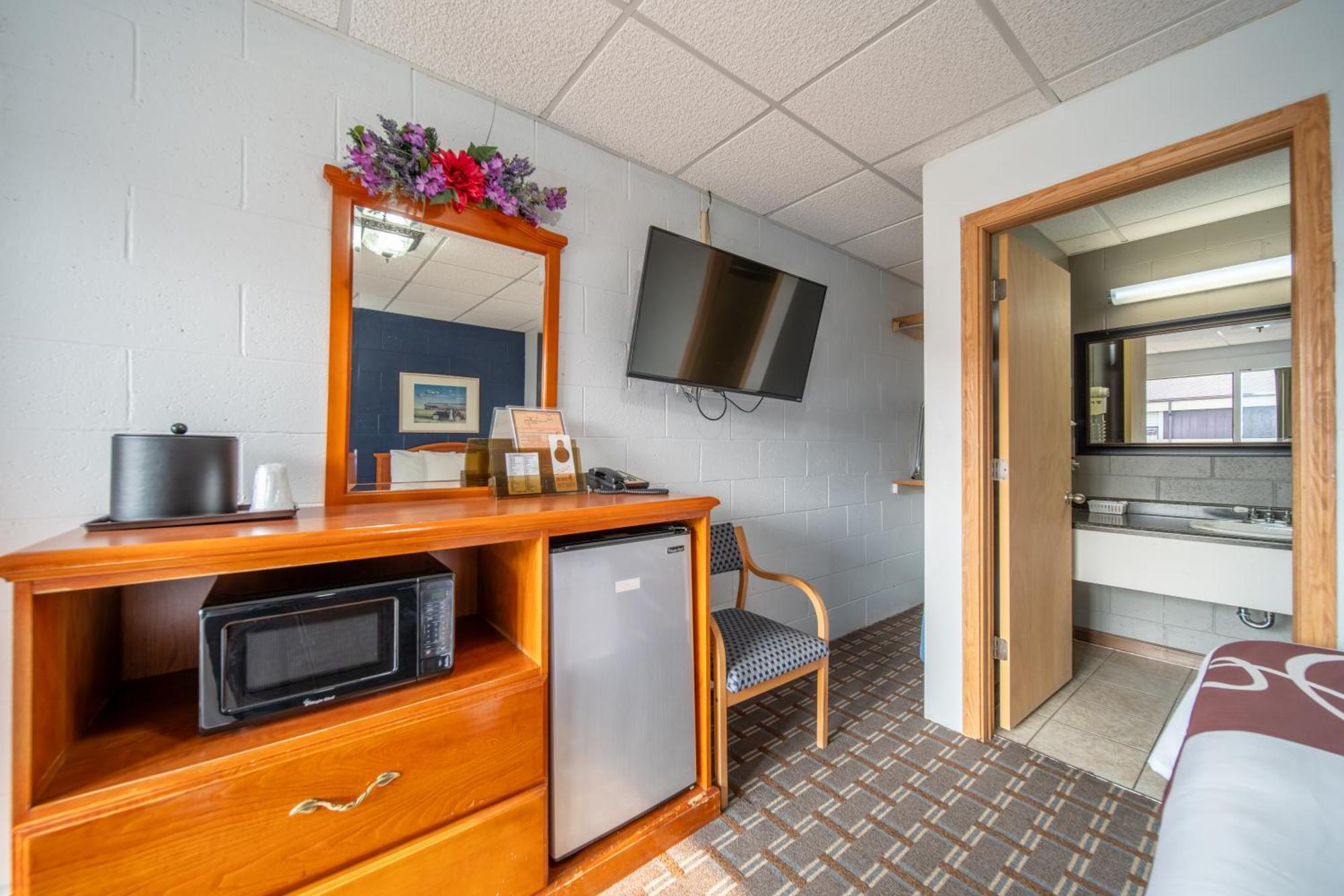 Sleep-Ees Inn, Saginaw & Frankenmuth 외부 사진