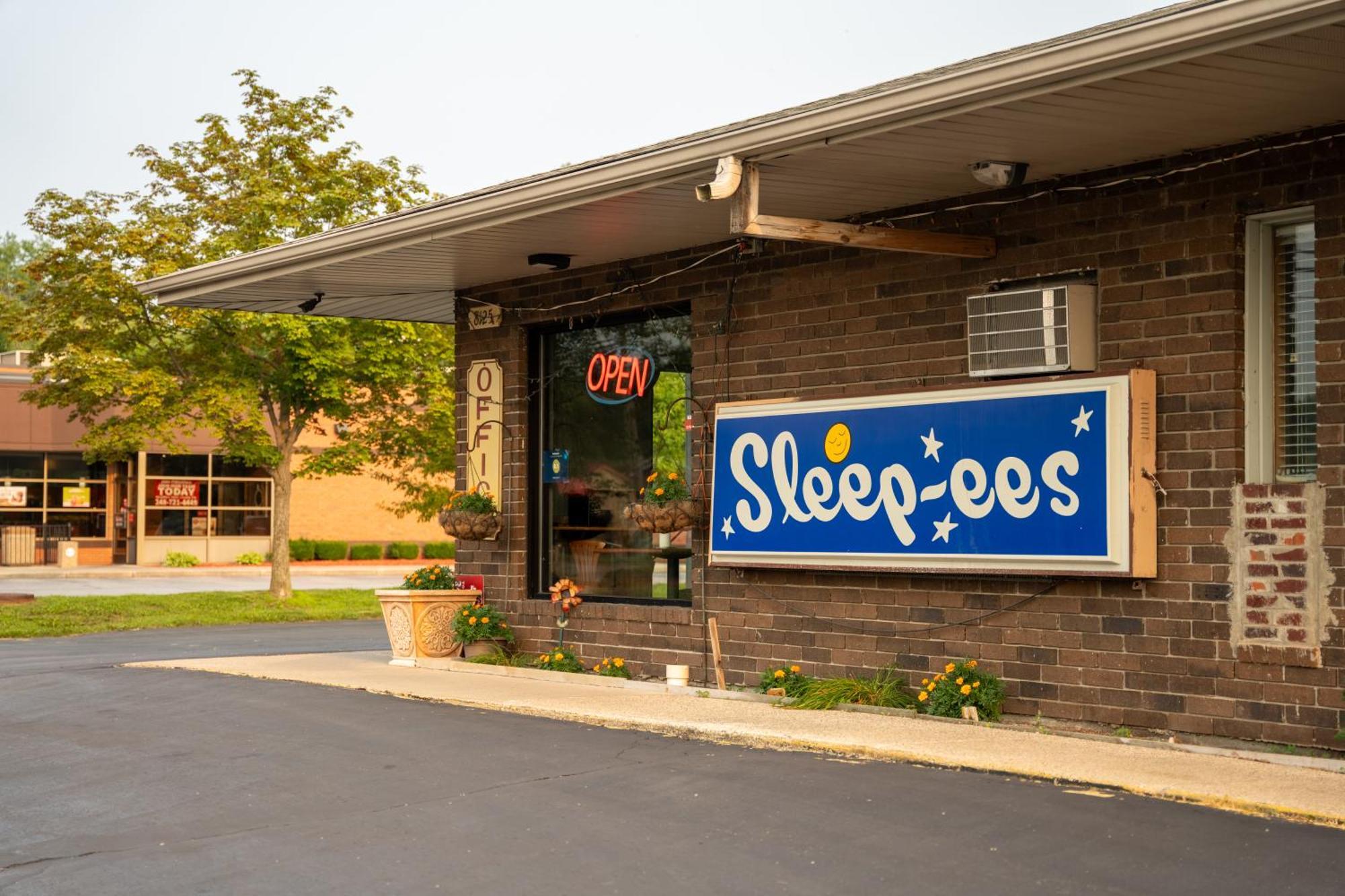 Sleep-Ees Inn, Saginaw & Frankenmuth 외부 사진