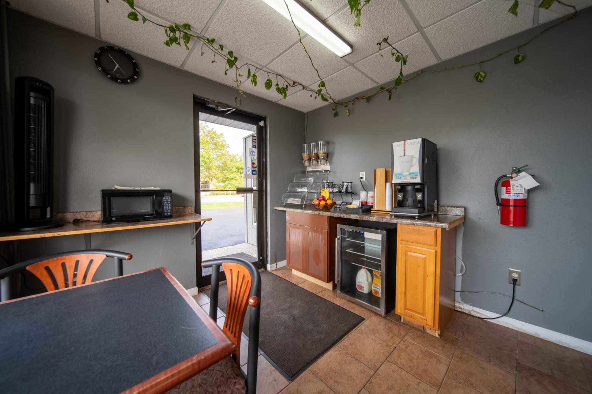 Sleep-Ees Inn, Saginaw & Frankenmuth 외부 사진