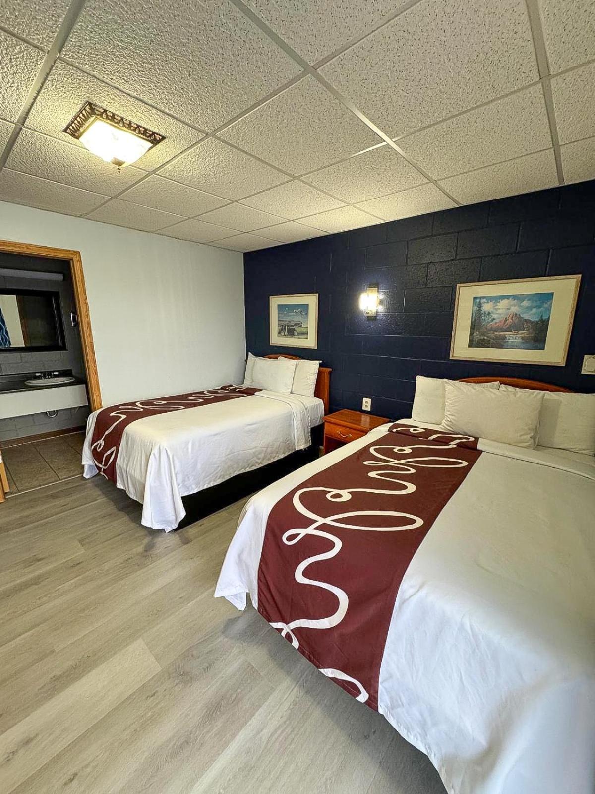 Sleep-Ees Inn, Saginaw & Frankenmuth 외부 사진